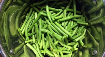 Lahodné recepty, jak vařit lečo s fazolemi na zimu